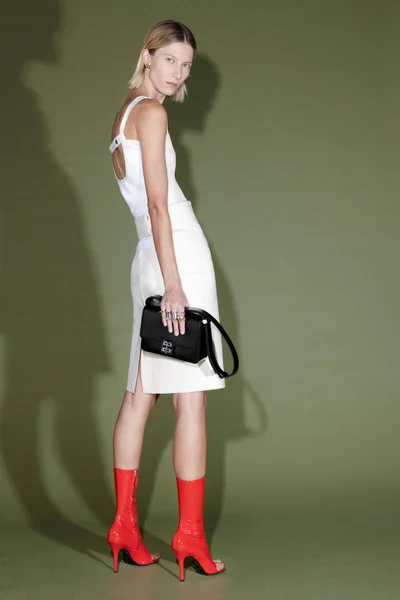 Look 3